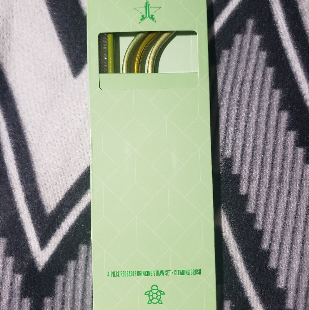 Jeffree Star metal straws in Green